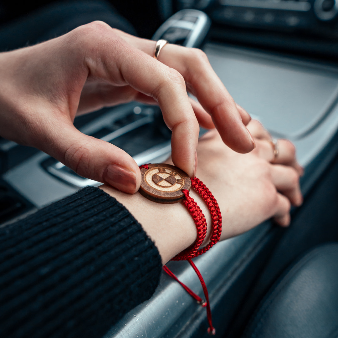 Makramee käeehe "Mehaanik" punane